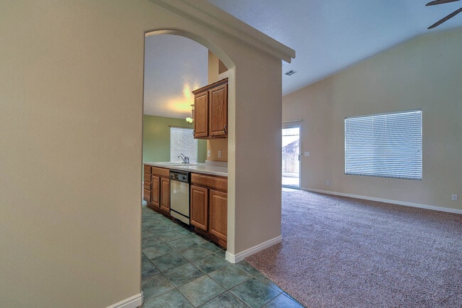 Building Photo - Beautiful Home in Green Valley