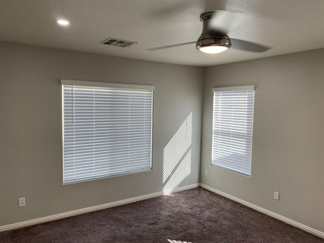 Building Photo - NW!!! 4 bedrooms!!! Pool and Spa!!! All ti...