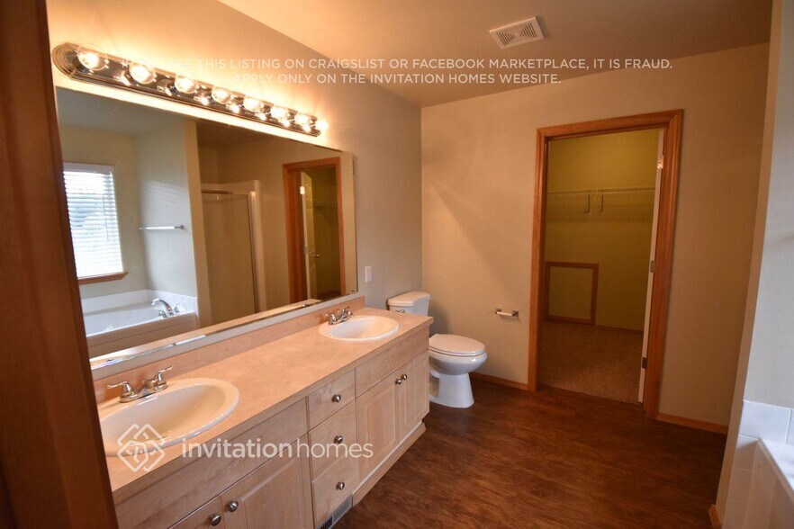 Building Photo - 6527 32nd Pl NE