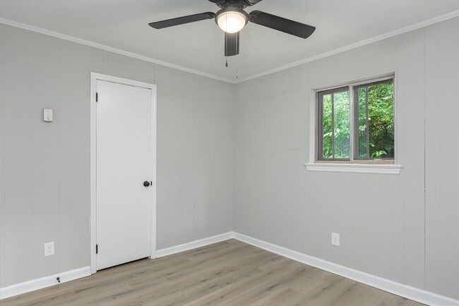 Building Photo - 7742 Holiday Hills Cir