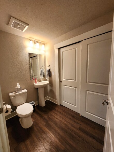 Building Photo - 3335 Apple Blossom Ln