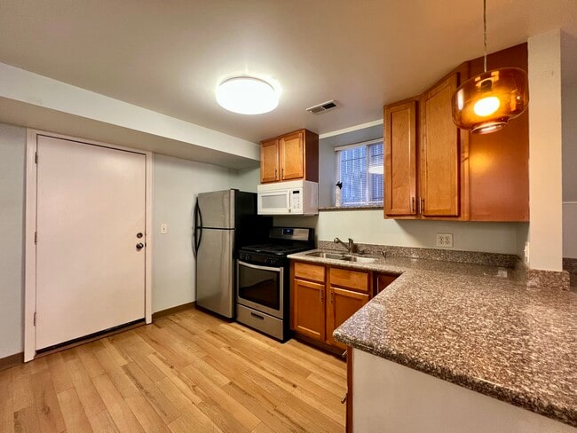 Building Photo - 2915 N Lawndale Ave