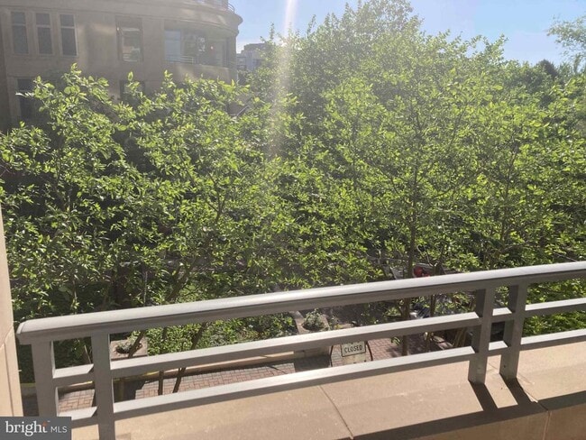 Building Photo - 8220 Crestwood Heights Dr