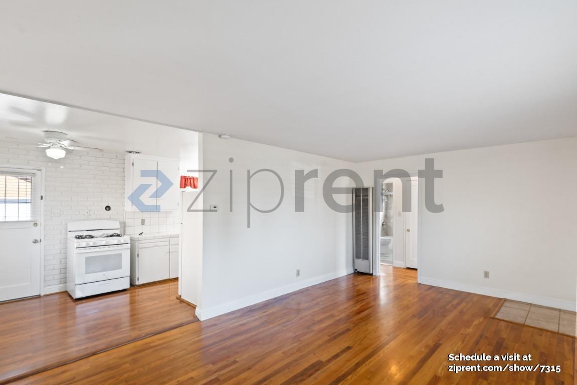 Building Photo - 3534 E Hills Dr