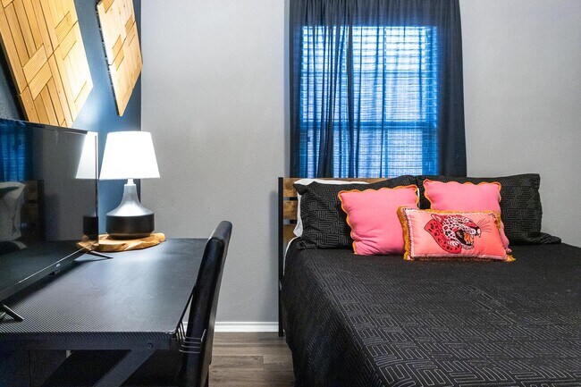 Building Photo - 5725 110th St