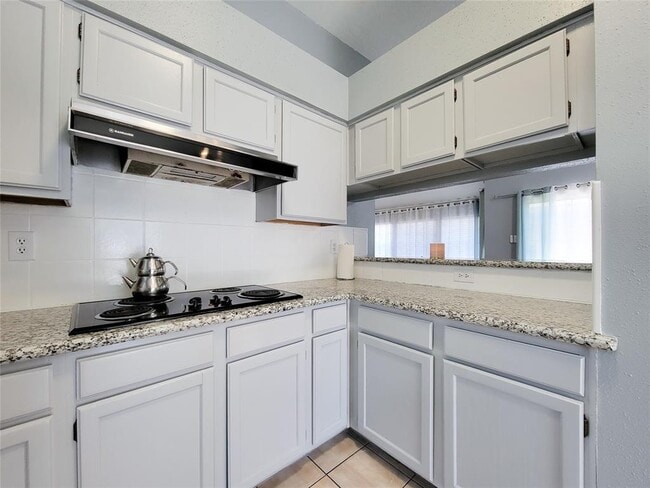 Building Photo - 7122 River Garden Dr