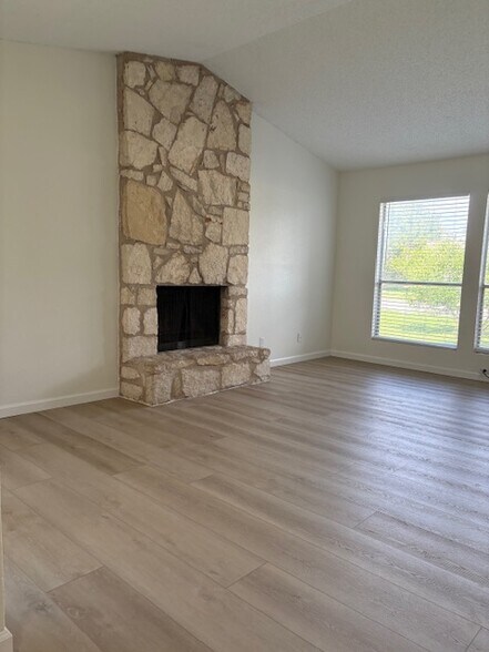 Building Photo - 12800 Copper Cliff Ave