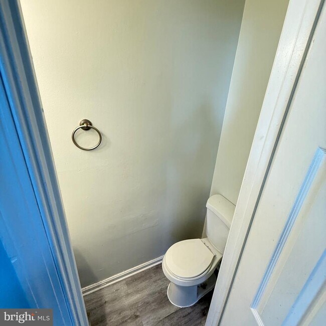 Building Photo - 2423 W Rosecroft Village Cir