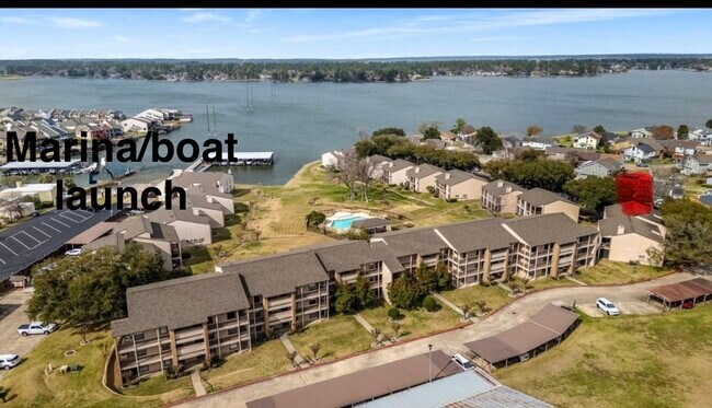 Building Photo - 204E Lakeview Ter