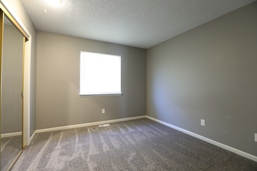 Building Photo - 326 NW Gibson Rd