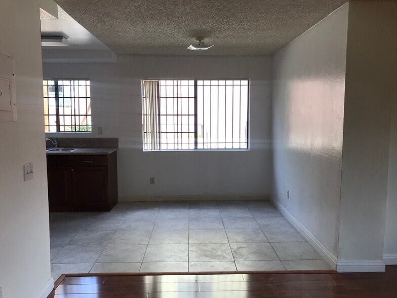 Building Photo - 1285 Vin Scully Ave