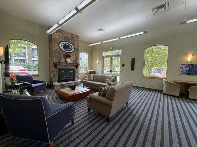 Building Photo - Two-Bedroom Condo in the Summit at Shiloh!