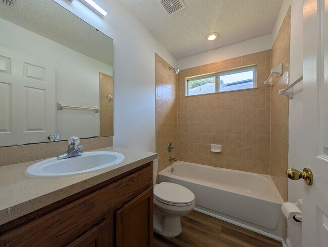 Building Photo - 124 Plantation Point Dr