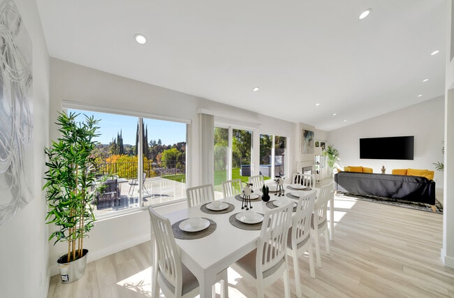 Building Photo - 5565 Ostin Ave