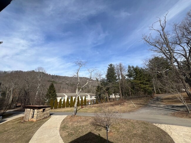 Building Photo - Best Kept Secret in Asheville