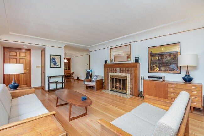 Building Photo - 4Bd/2Ba Seattle House