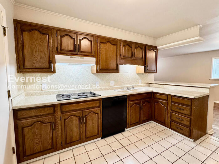 Building Photo - 5764 E 24th St