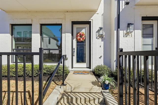 Building Photo - 129 Gdn Ct E