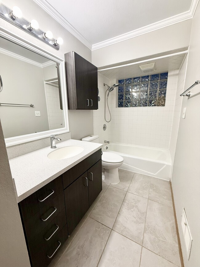 Building Photo - 4535 40th Ave