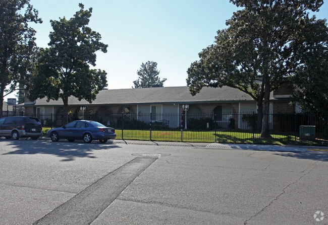 Building Photo - Walnut Arms Apartments