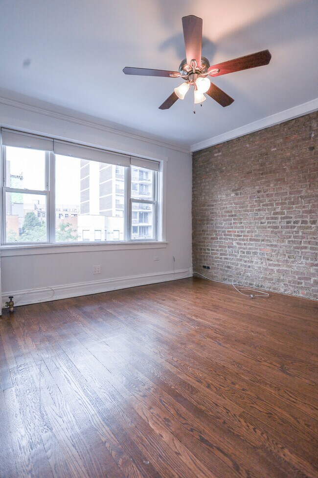 Building Photo - 2465 N Clark St