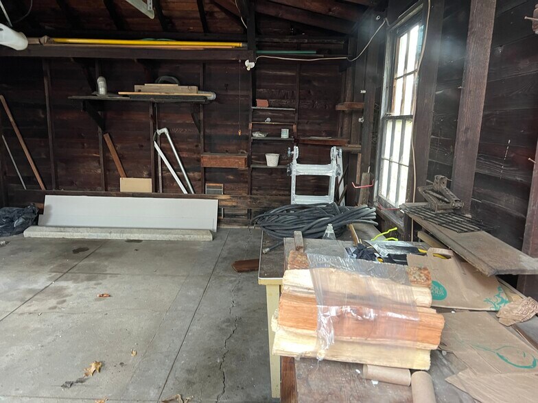Building Photo - 527 Fortune Ave