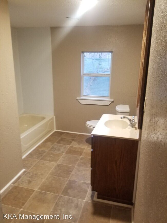 Building Photo - 5 br, 2 bath House - 919 S Seneca Ave
