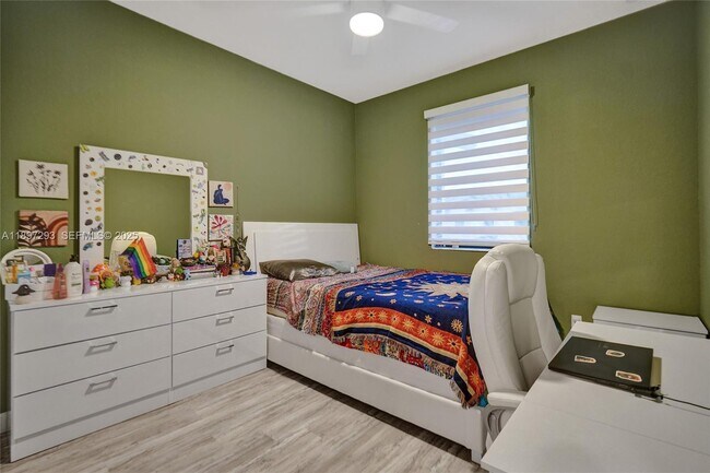 Building Photo - 250 SW 159th Ct