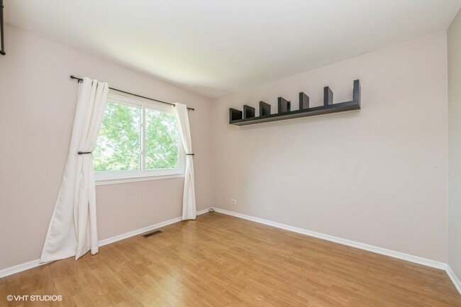 Building Photo - 9 Larkspur Ct