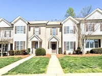 Building Photo - 3-bedroom Lenox Park Townhome Convenient to Greensboro Urban Loop