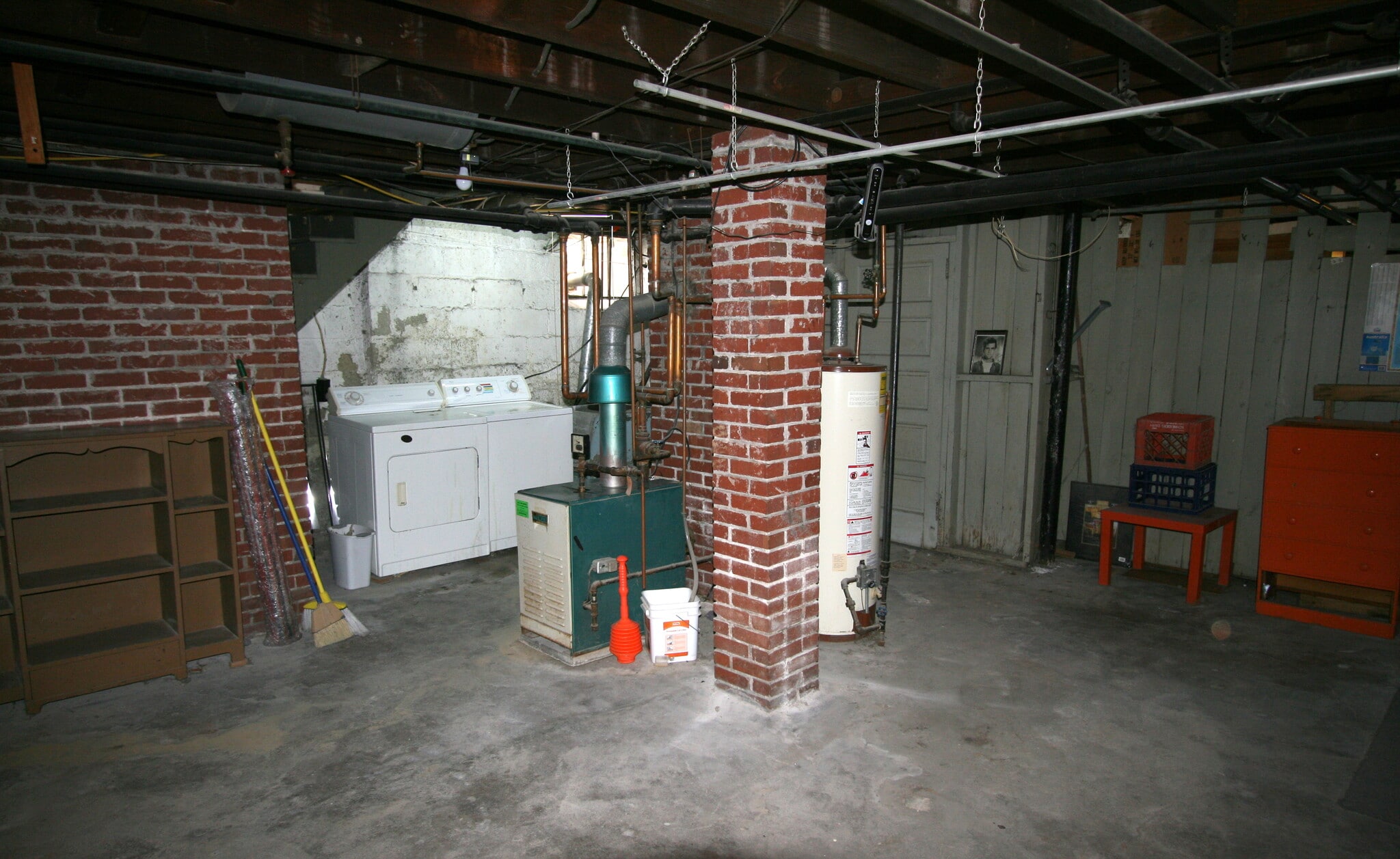 Huge Private Basement - 328 S Aiken Ave