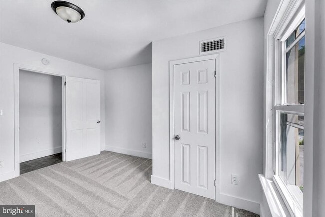 Building Photo - 60 Irish Ln