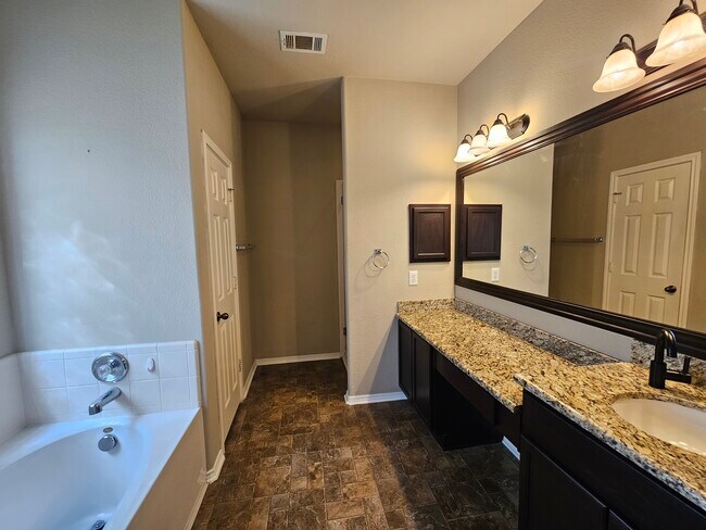 Building Photo - 112 Rustic Tr
