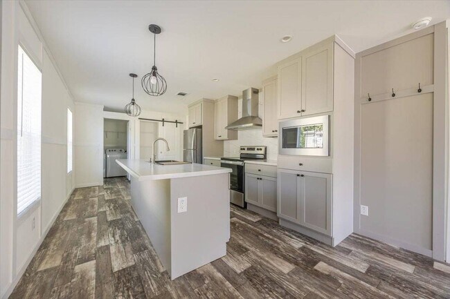 Building Photo - 326 Smith Rd