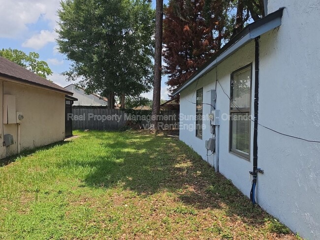 Building Photo - 10025 Creekwater Blvd