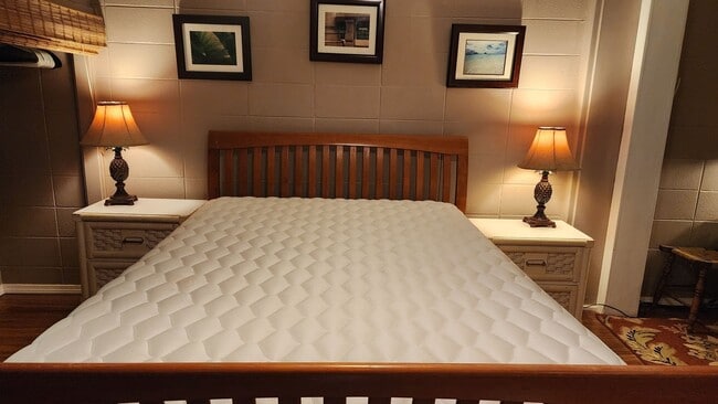Building Photo - Fully-Furnished One Bedroom in Waikiki