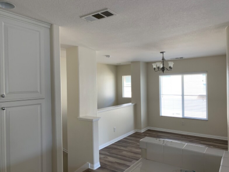 Building Photo - 28427 Santa Rosa Ln