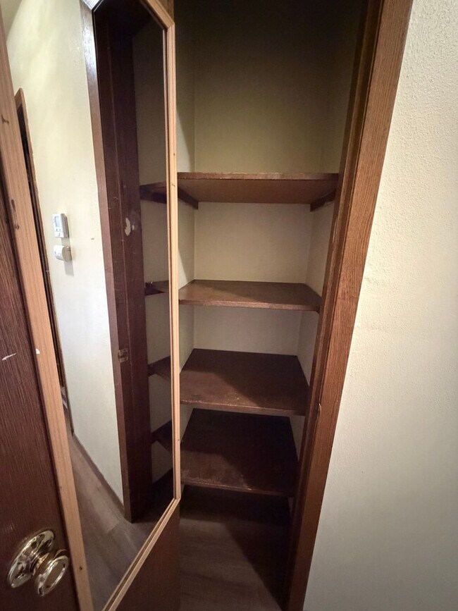 Building Photo - Midpark Duplex