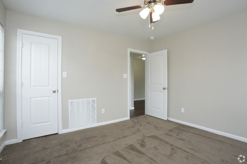 Building Photo - 15016 FM 2100