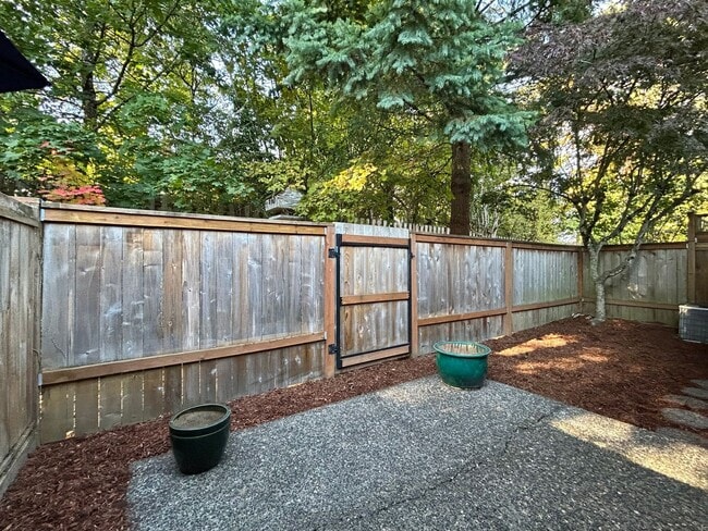 Building Photo - Serene 2 Bed, 2 Bath Updated Hidden Gem!