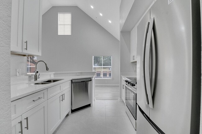 Building Photo - Fully Remodeled 3/2 with Loft in MetroWest...