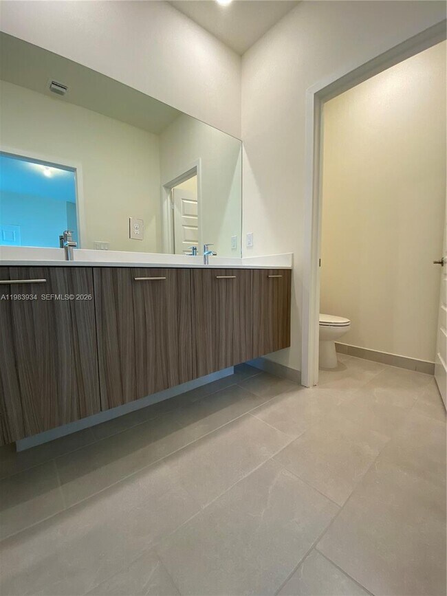 Building Photo - 8379 Central Park Blvd