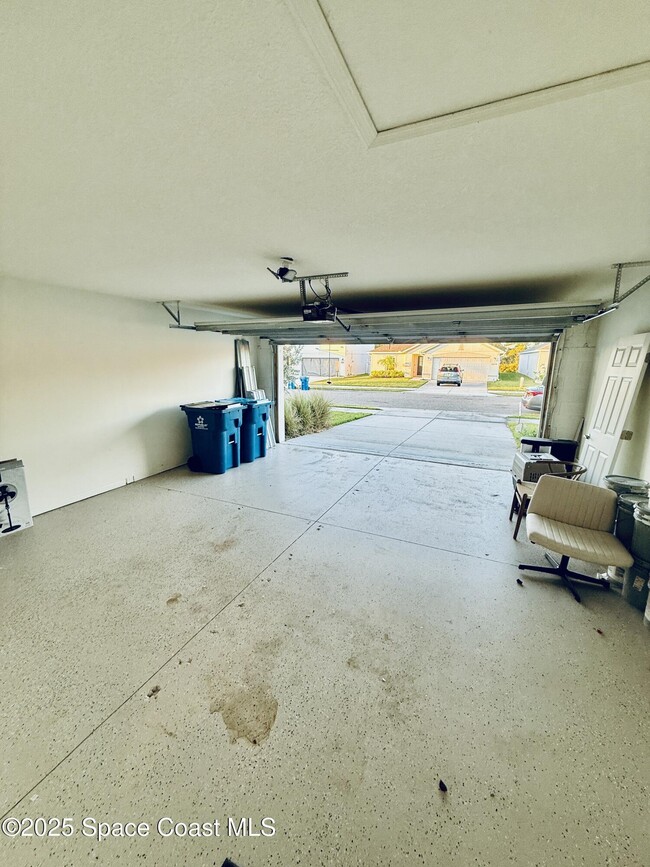 Building Photo - 1026 Dania Cir