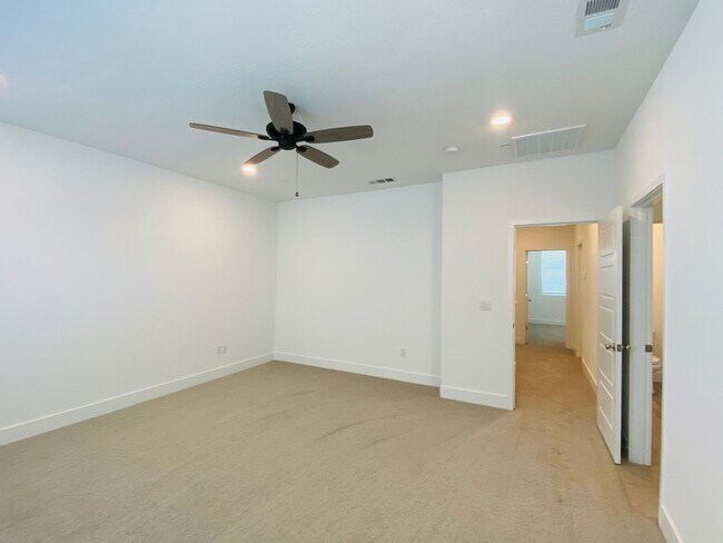 Building Photo - $2,295 + $100 Solar, Copper Ave. & Willow,...