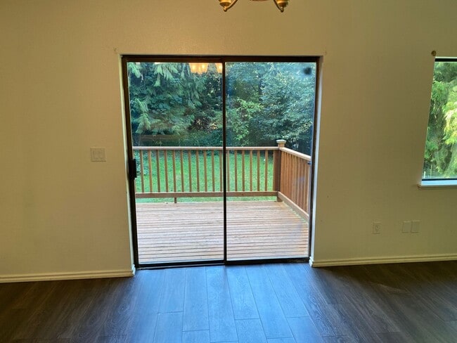 Building Photo - Stanwood Duplex