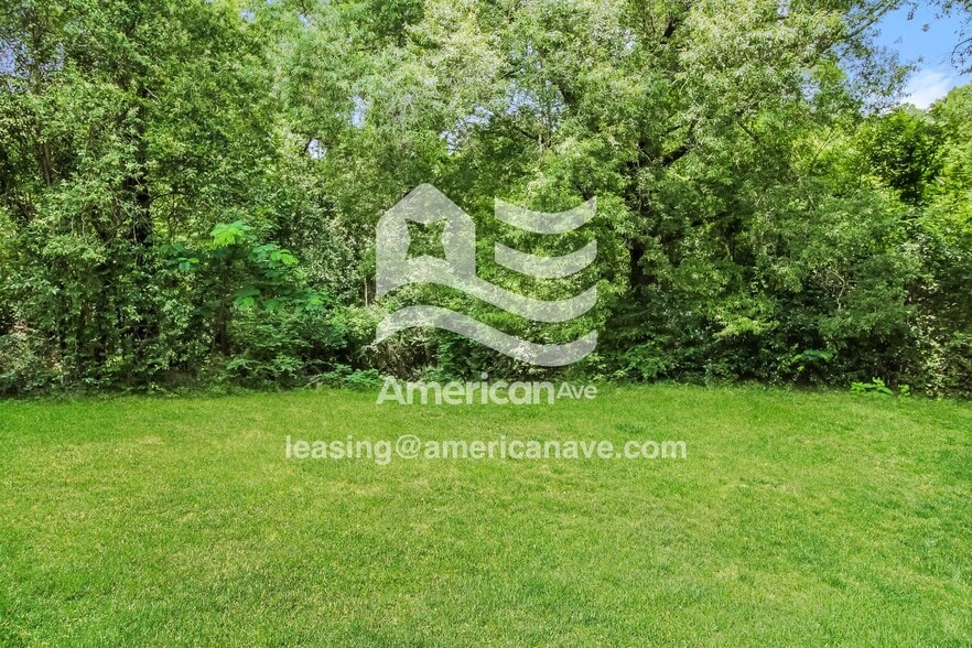 Building Photo - 2945 Eastway Dr