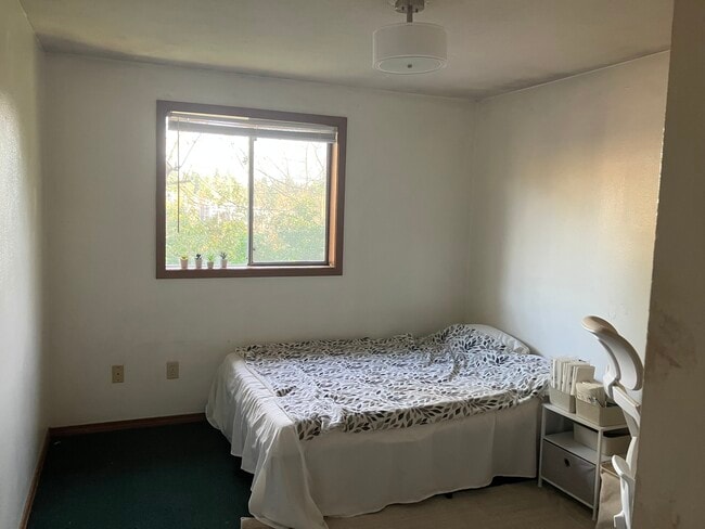 Building Photo - 2120 NE 54th St