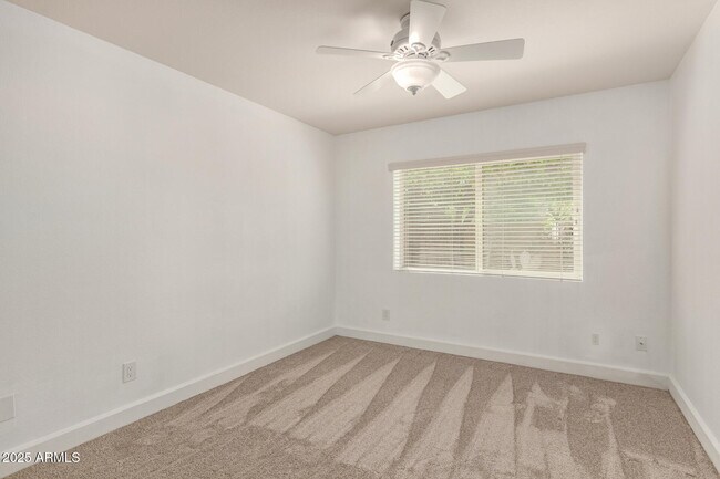 Building Photo - 10627 E Fanfol Ln