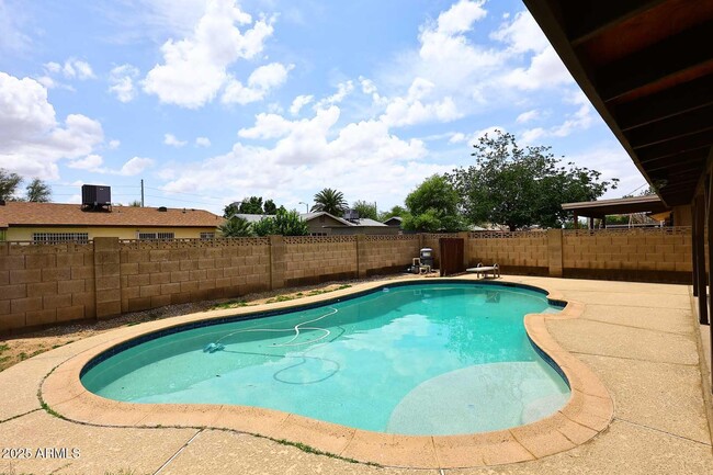 Building Photo - 617 E Calle Bolo Ln