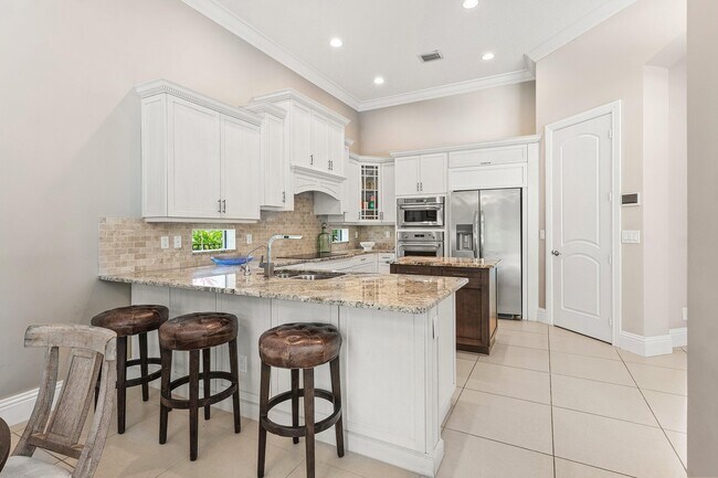 Building Photo - 12121 Sunnydale Dr